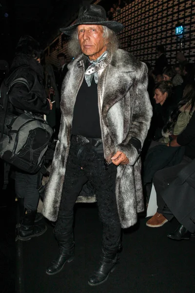Look 7